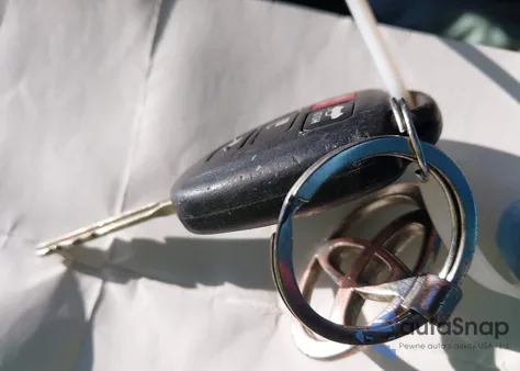 2017 Toyota Corolla Le z USA, uszkodzony, nr VIN 2T1BURHE0HC877588